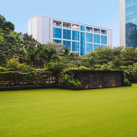Sofitel Mumbai Bkc Ξενοδοχείο Εξωτερικό φωτογραφία The lawn at the Taj Mahal Palace