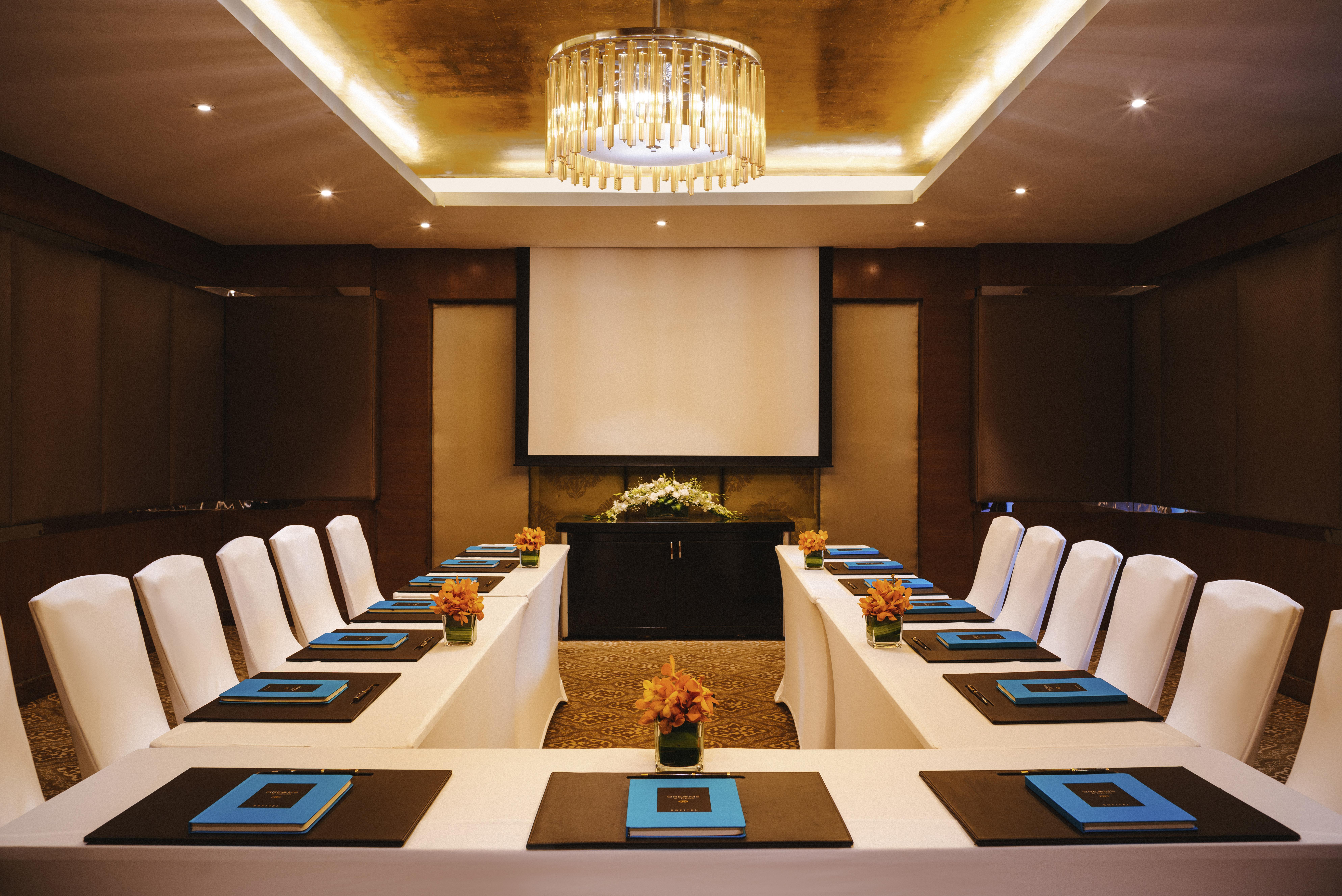 Sofitel Mumbai Bkc Ξενοδοχείο Εξωτερικό φωτογραφία Meeting room at the hotel