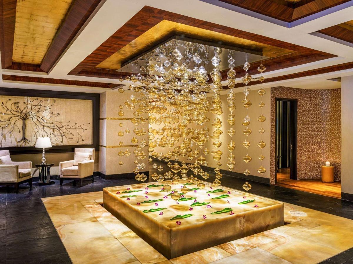 Sofitel Mumbai Bkc Ξενοδοχείο Εξωτερικό φωτογραφία The lobby of the Ritz-Carlton, DIFC