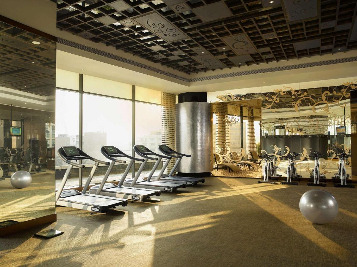 Sofitel Mumbai Bkc Ξενοδοχείο Εξωτερικό φωτογραφία The gym at the Mandarin Oriental, Hong Kong