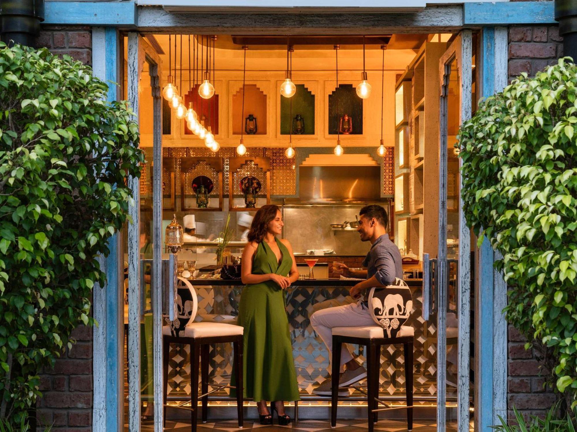 Sofitel Mumbai Bkc Ξενοδοχείο Εξωτερικό φωτογραφία The restaurant's entrance