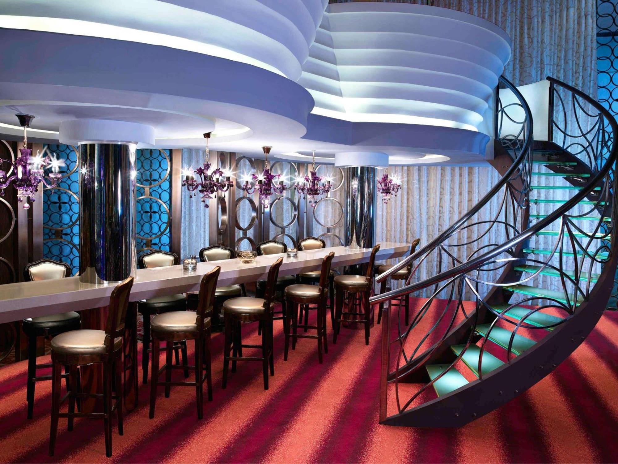 Sofitel Mumbai Bkc Ξενοδοχείο Εξωτερικό φωτογραφία The interior of the nightclub