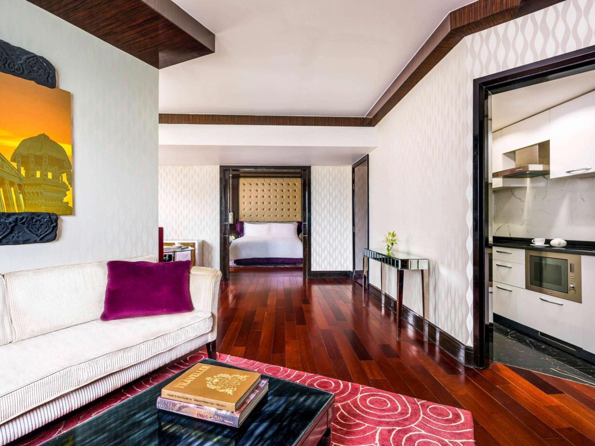 Sofitel Mumbai Bkc Ξενοδοχείο Εξωτερικό φωτογραφία A suite at the Taj Mahal Palace, Mumbai