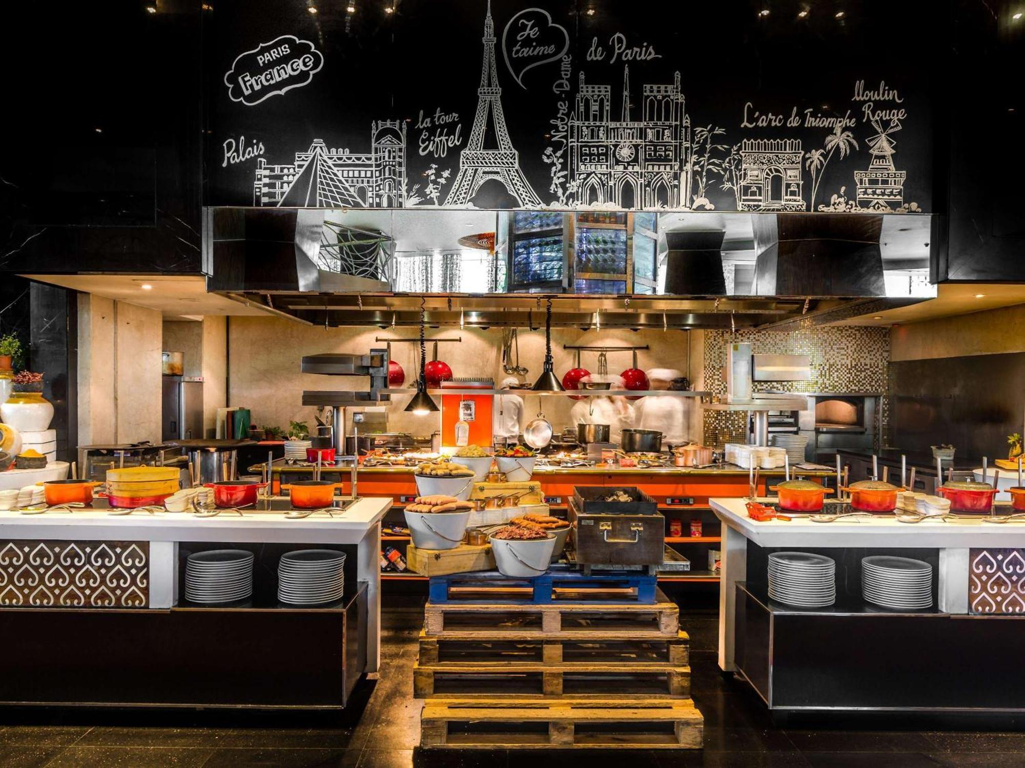 Sofitel Mumbai Bkc Ξενοδοχείο Εξωτερικό φωτογραφία Live Kitchen at the hotel